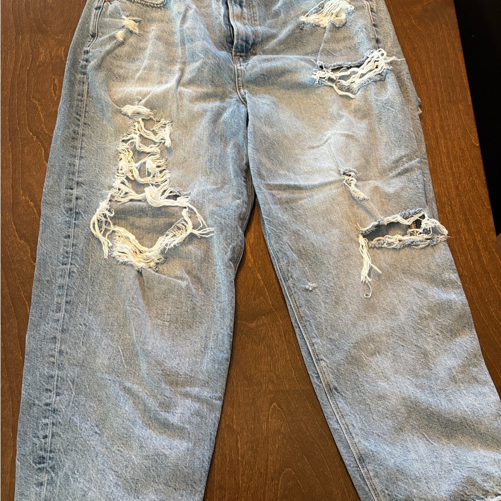 American Eagle relaxed mom jean